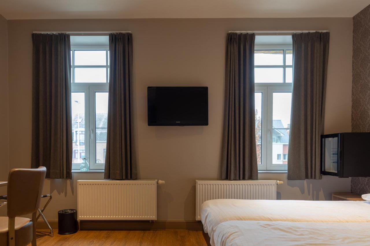 Oud Gemeentehuis Poelkapelle Bagian luar foto