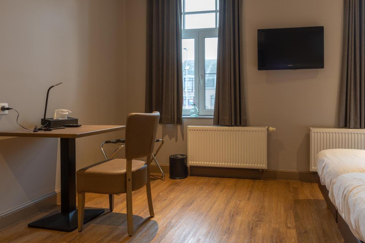 Oud Gemeentehuis Poelkapelle Bagian luar foto