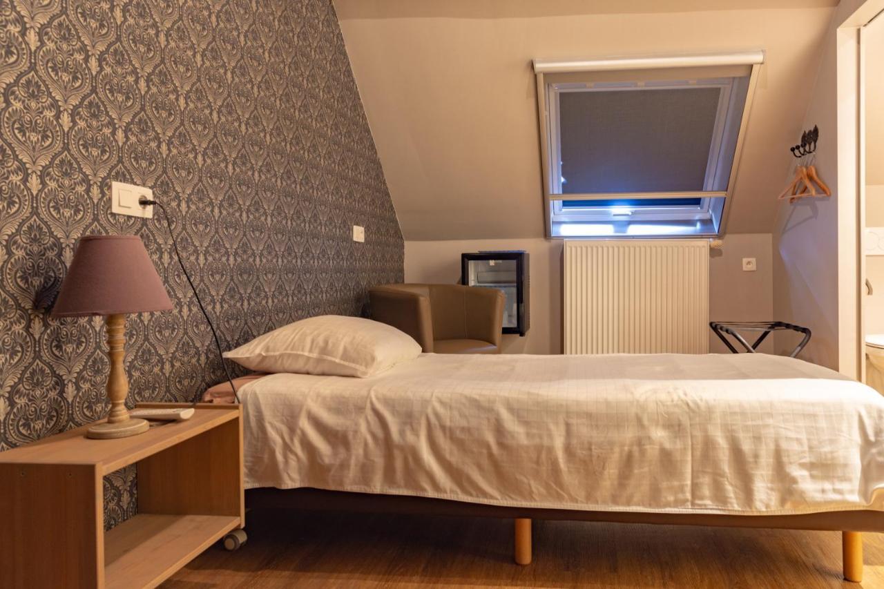 Oud Gemeentehuis Poelkapelle Bagian luar foto
