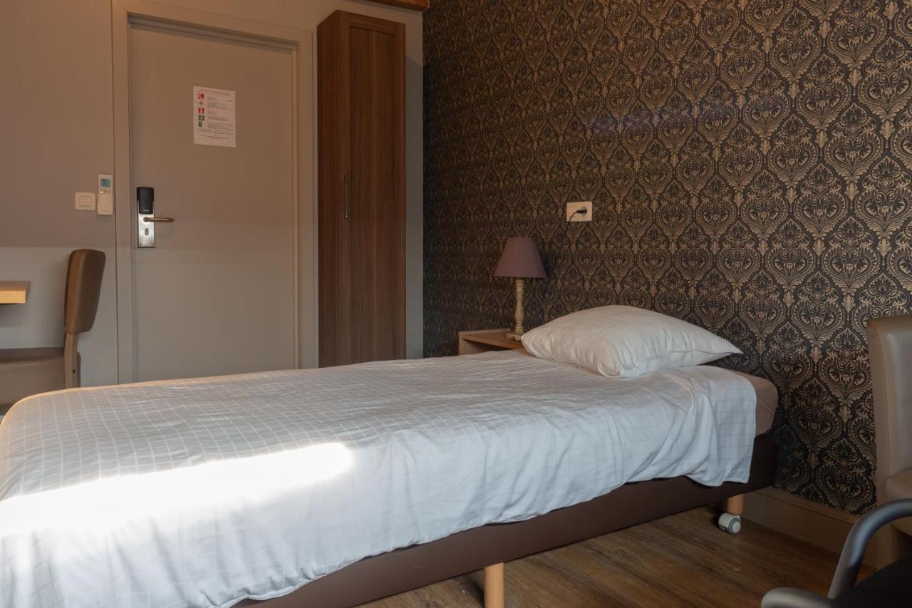 Oud Gemeentehuis Poelkapelle Bagian luar foto