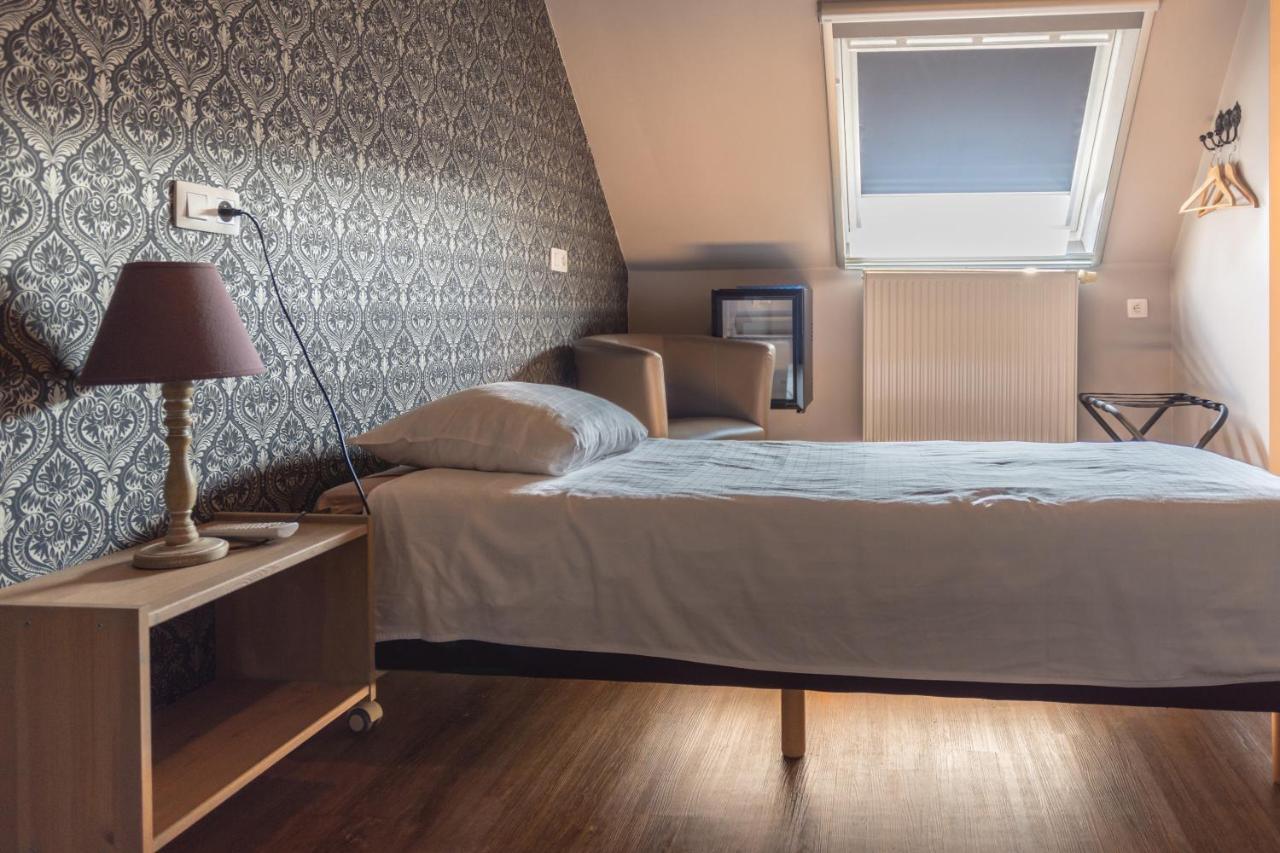 Oud Gemeentehuis Poelkapelle Bagian luar foto